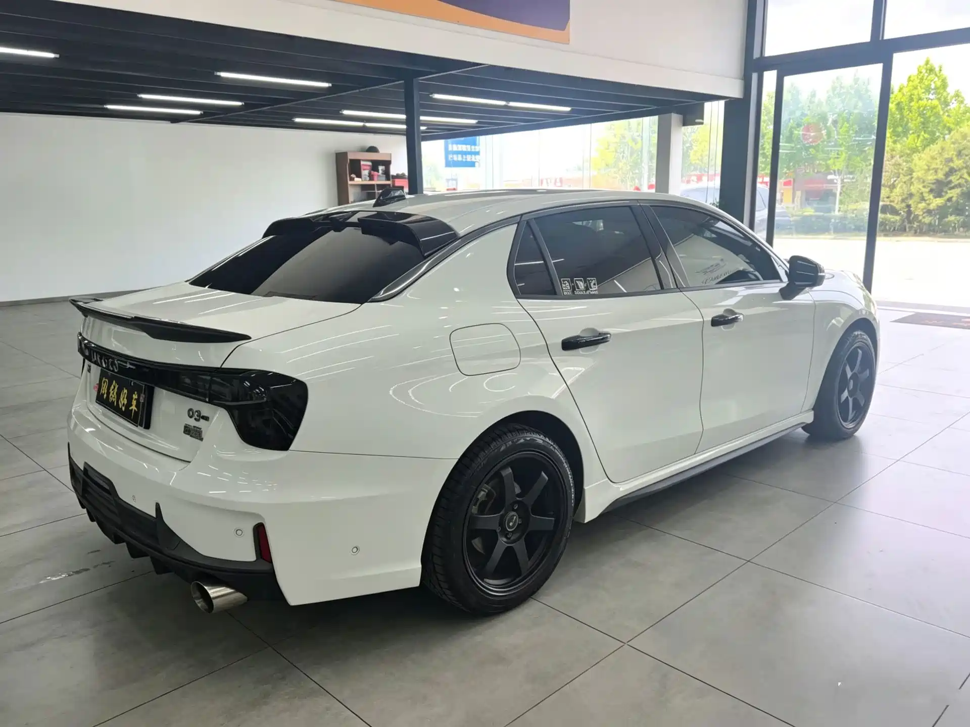 Фото 4 - Lynk & Co 03