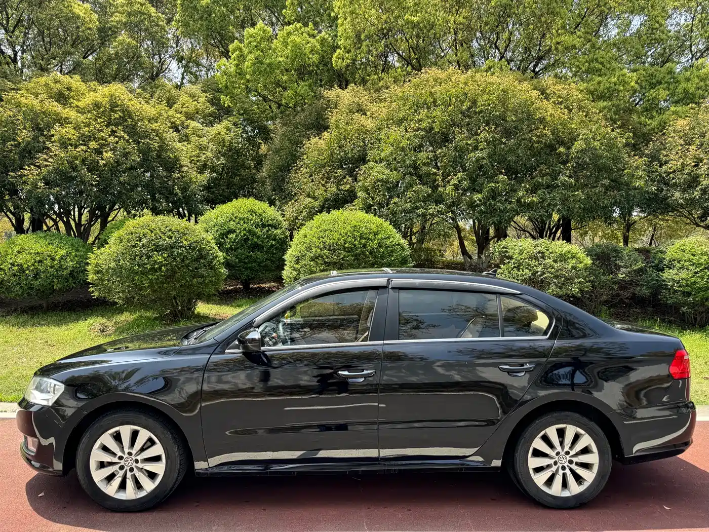 Volkswagen Lavida 2013 Facelift Classic 1.6L Automatic Comfort фото 3
