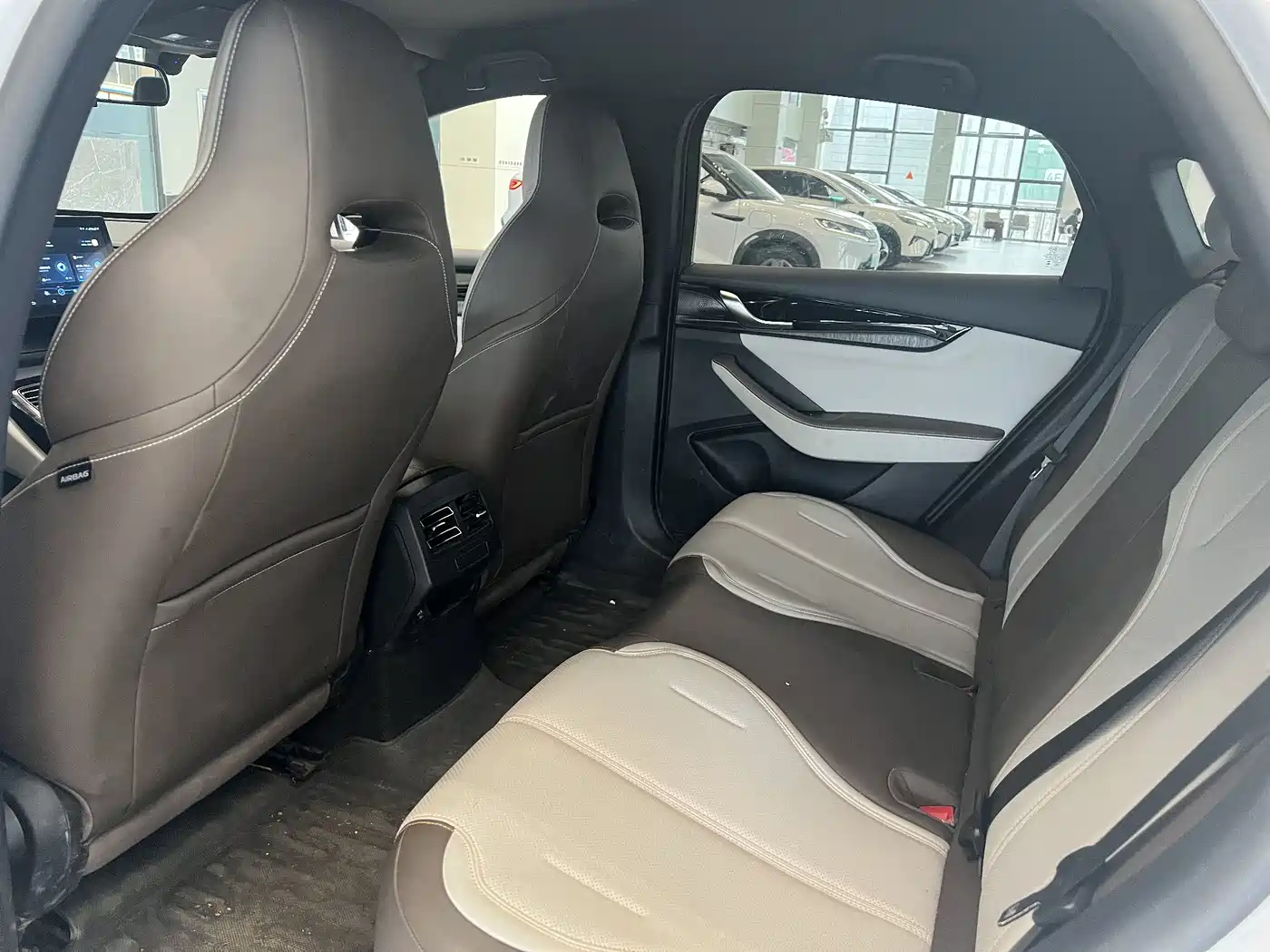 BYD Qin PLUS 2024 Glory Edition DM-i 55KM Leading фото 7