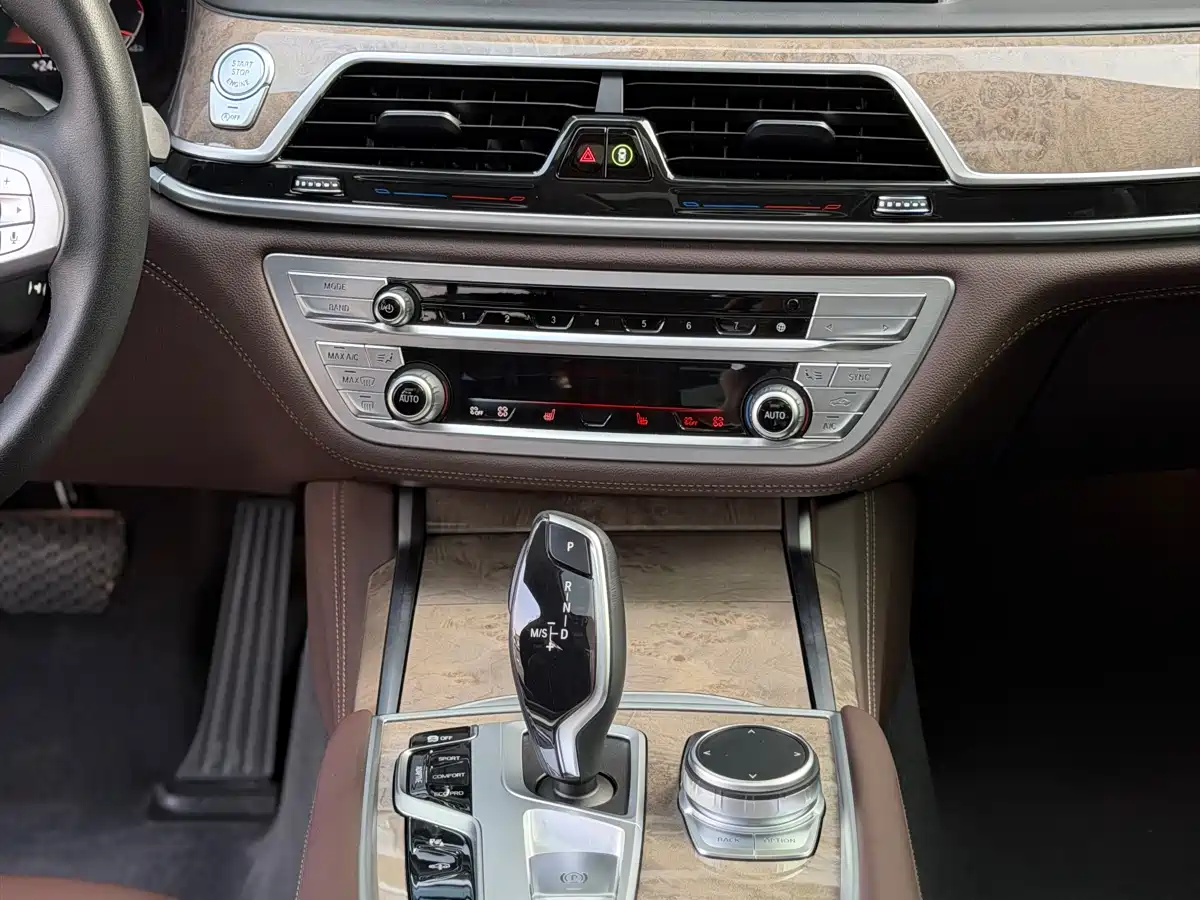 BMW 7 Series 2021 Model 740Li Leading Luxury Package фото 19