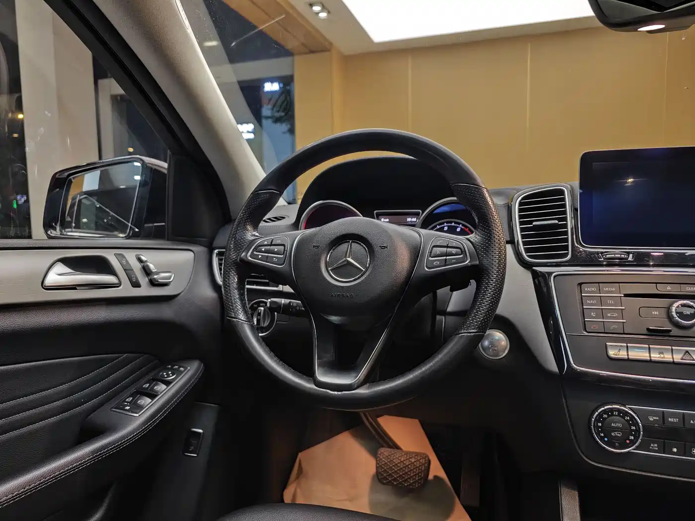Mercedes-Benz GLE Coupe 2018 GLE 400 4MATIC Coupe SUV фото 14