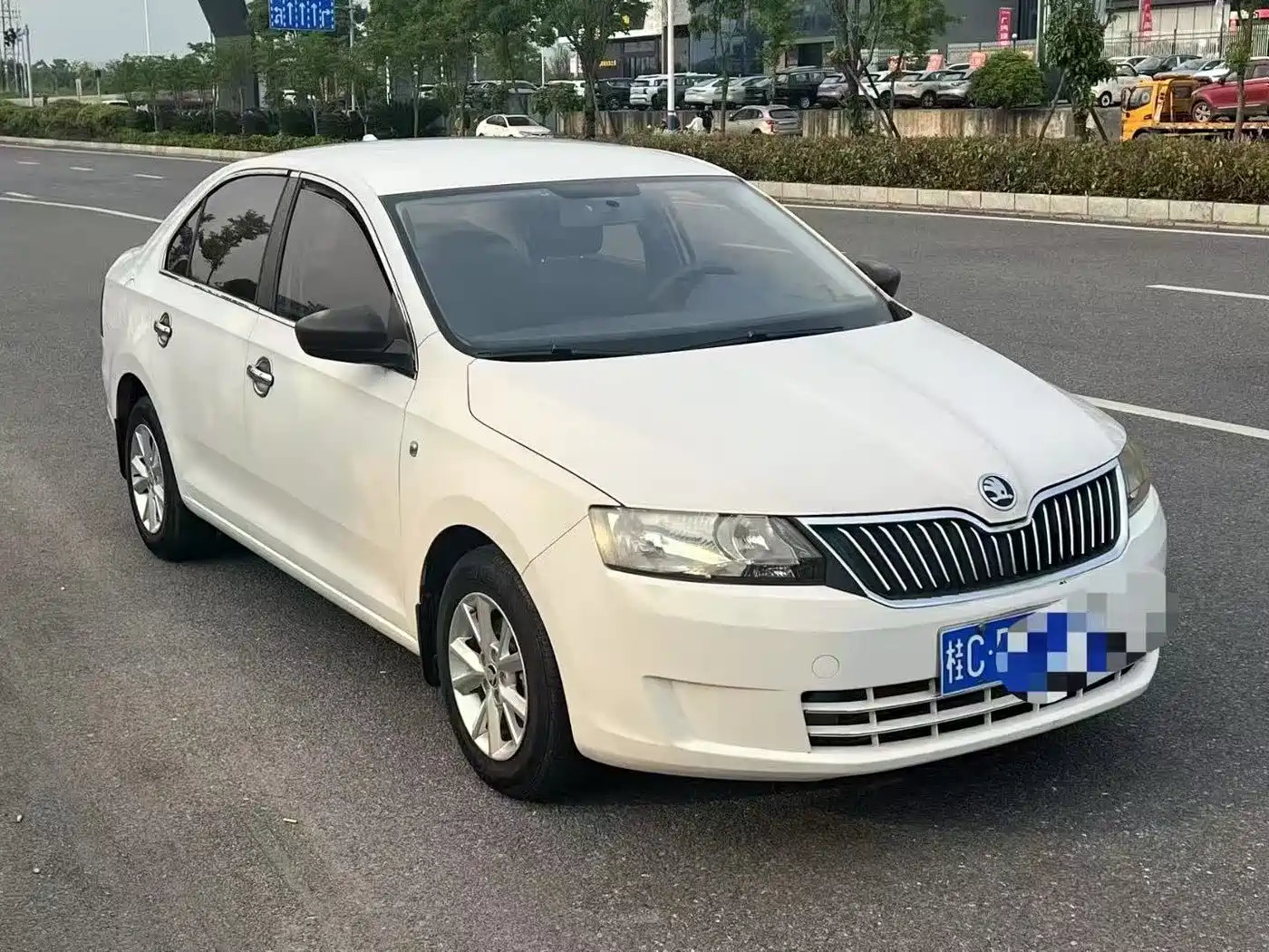 Škoda Rapid 2015 1.4L Manual Joy Selection фото 3