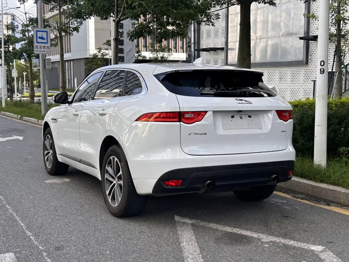 Jaguar F-PACE 2017 2016 2.0T FWD R-Sport Edition
