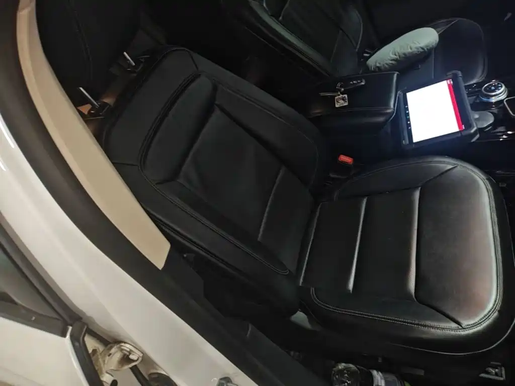 Фото 25 - Ford Explorer
