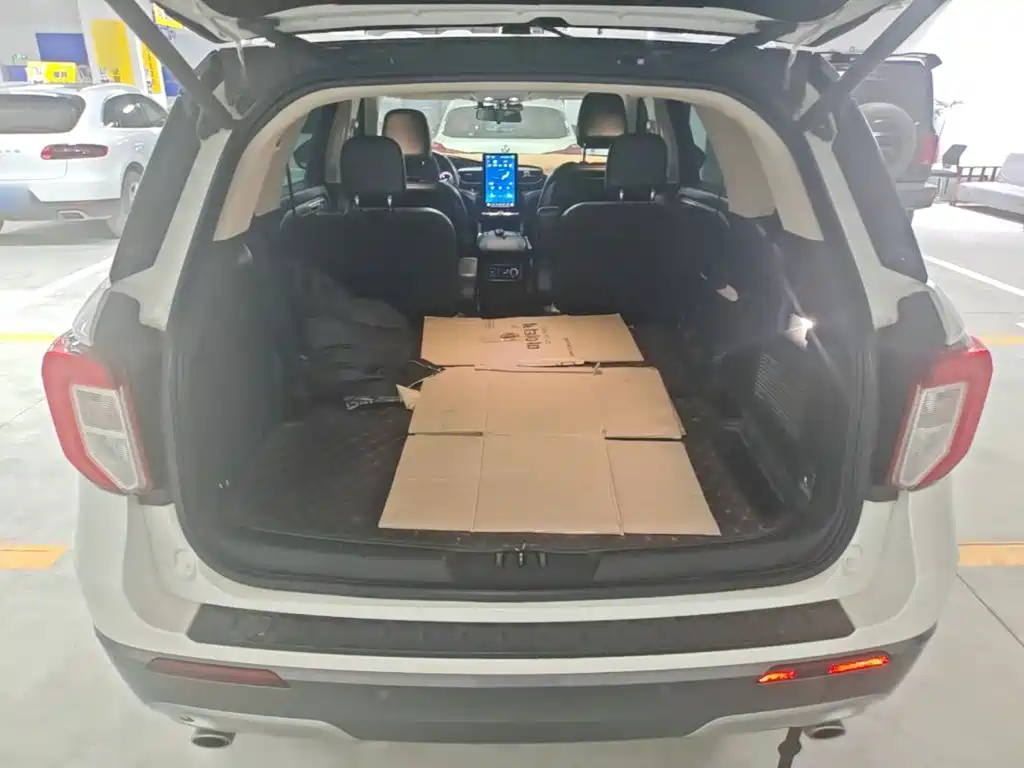 Фото 19 - Ford Explorer