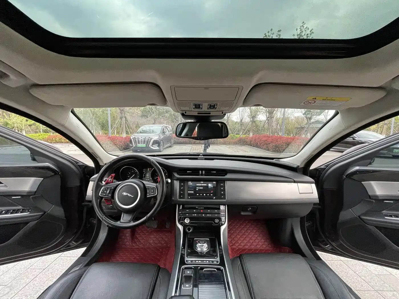 Фото 9 - Jaguar XFL