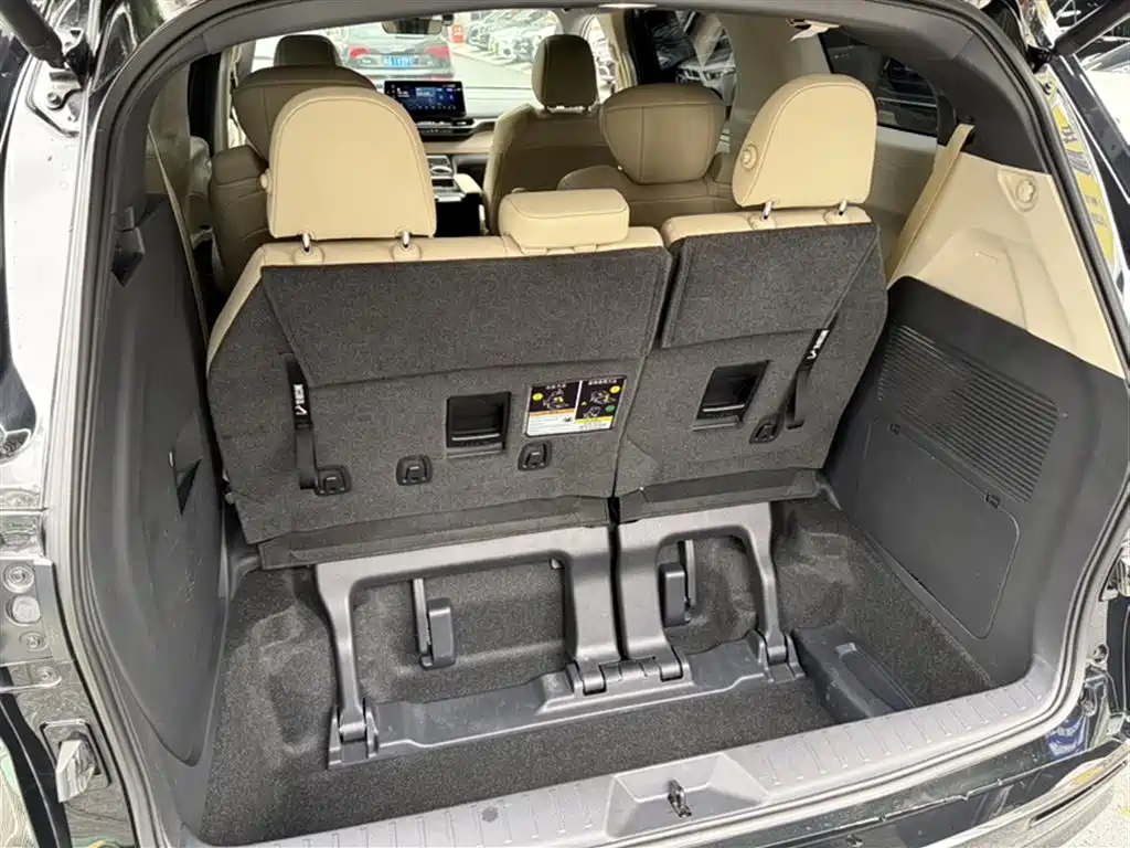 Toyota Sienna 2023 2.5L Hybrid Premium Edition фото 20