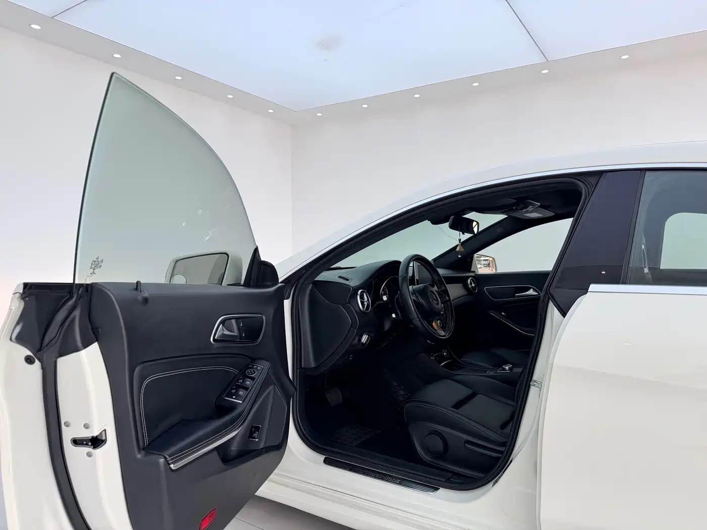 Mercedes-Benz CLA (Import) 2016 Facelift CLA 200 Sport фото 10