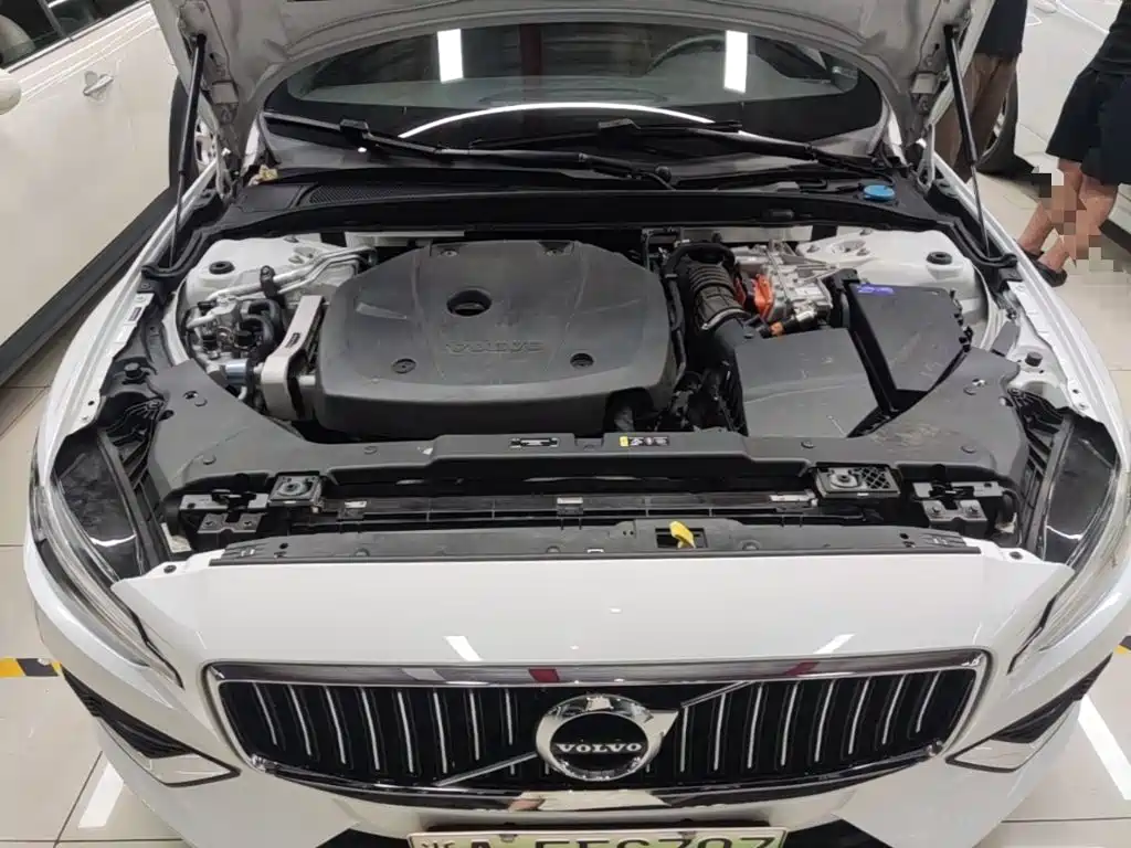 Volvo S60 Plug-in Hybrid 2021 2022 T8 E-AWD Hybrid Intelligent Luxury Edition