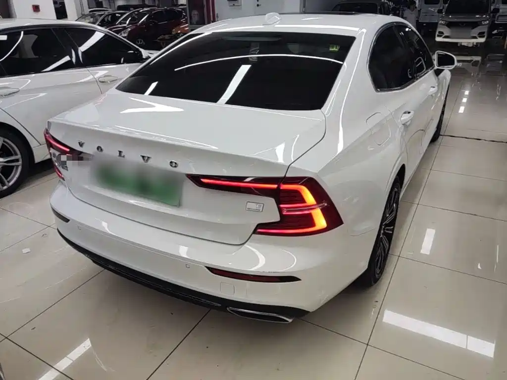 Volvo S60 Plug-in Hybrid 2021 2022 T8 E-AWD Hybrid Intelligent Luxury Edition