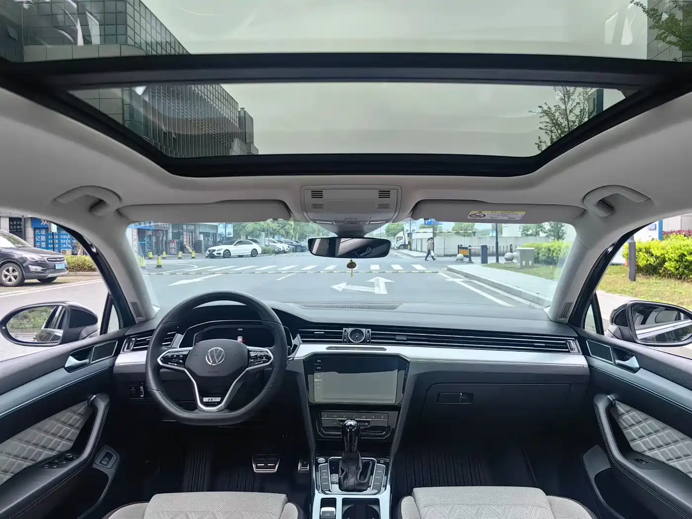 Volkswagen Magotan 2023 Model 2 Million Commemorative Edition 330TSI DSG Luxury фото 5