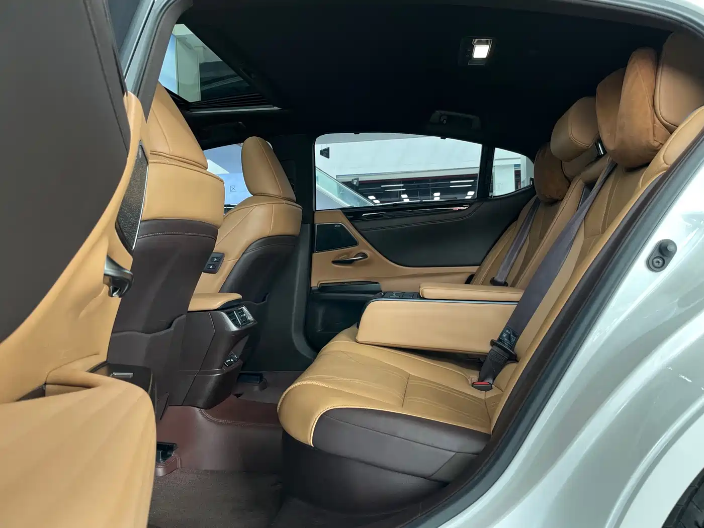 Lexus ES 2021 300h Executive Edition фото 8