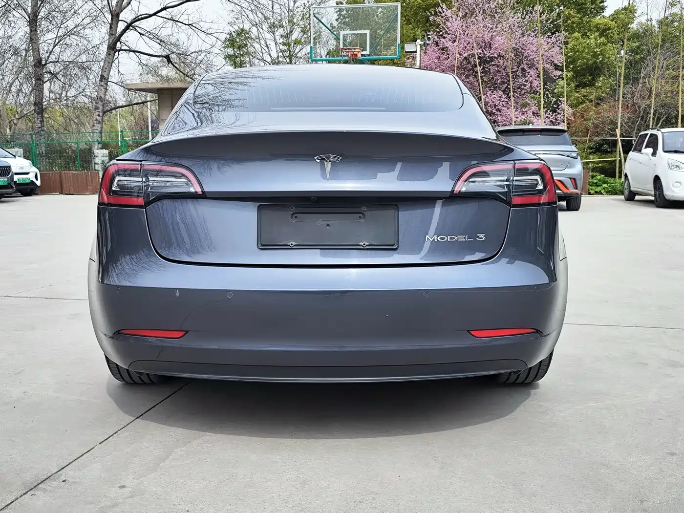 TESLA MODEL 3