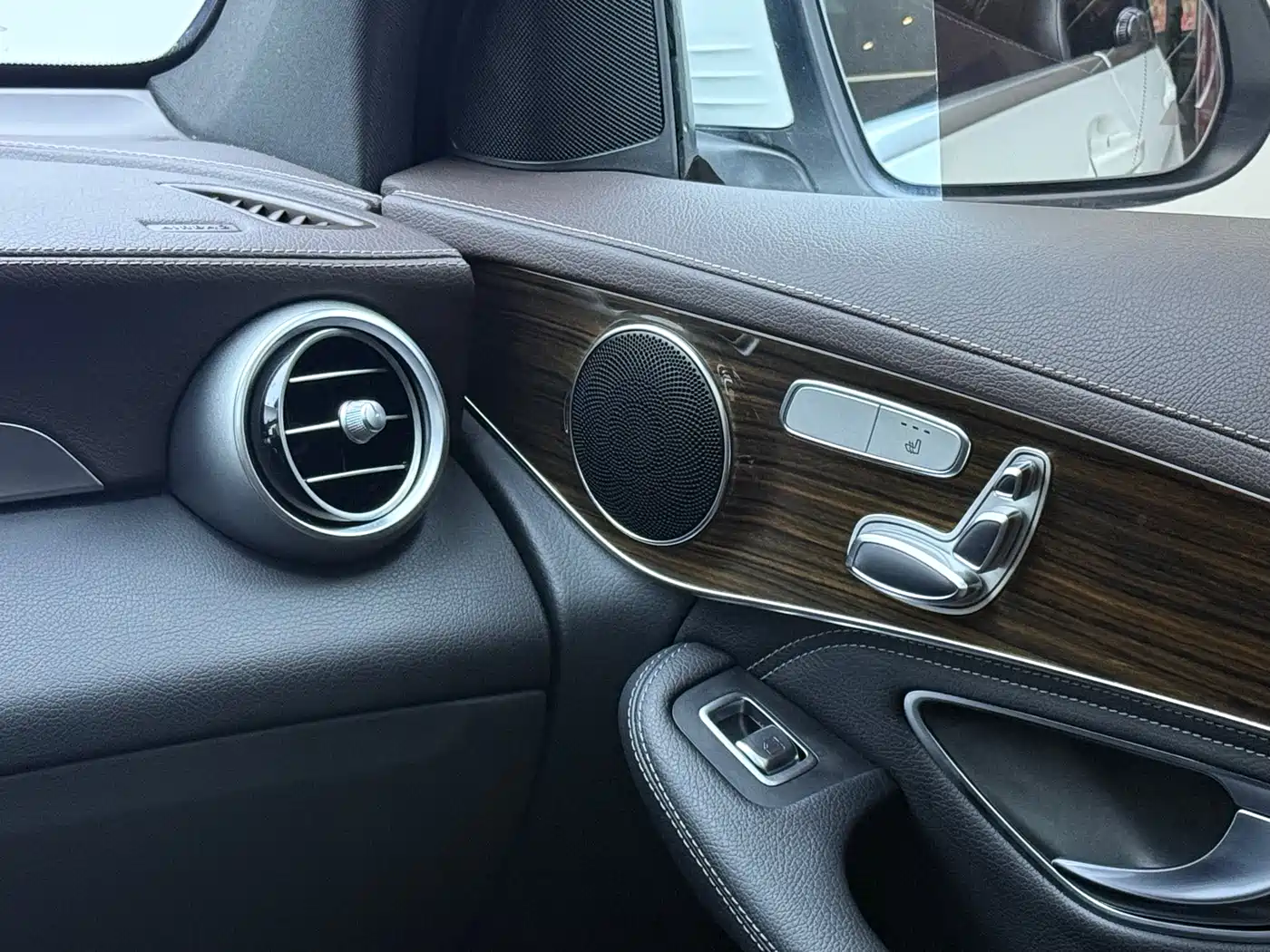 Mercedes-Benz GLC 2018 Facelift GLC 260 4MATIC Luxury фото 19
