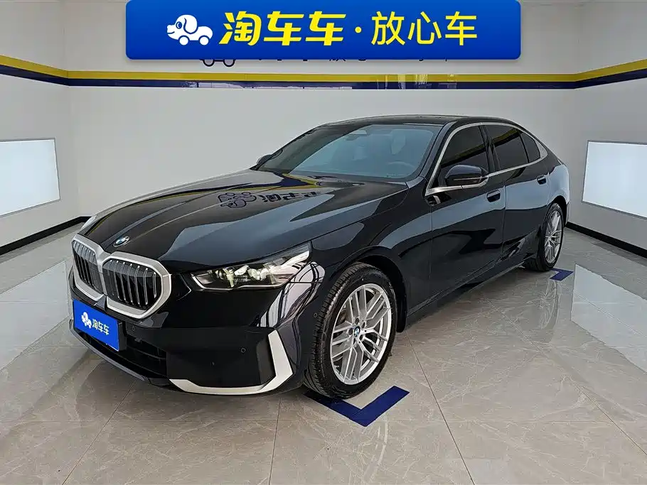 BMW 5 Series 2025 525Li Luxury Package