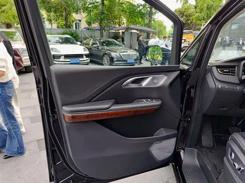 Hongqi HQ9 PHEV 2024 Model 2.0T AWD Luxury Edition фото 6