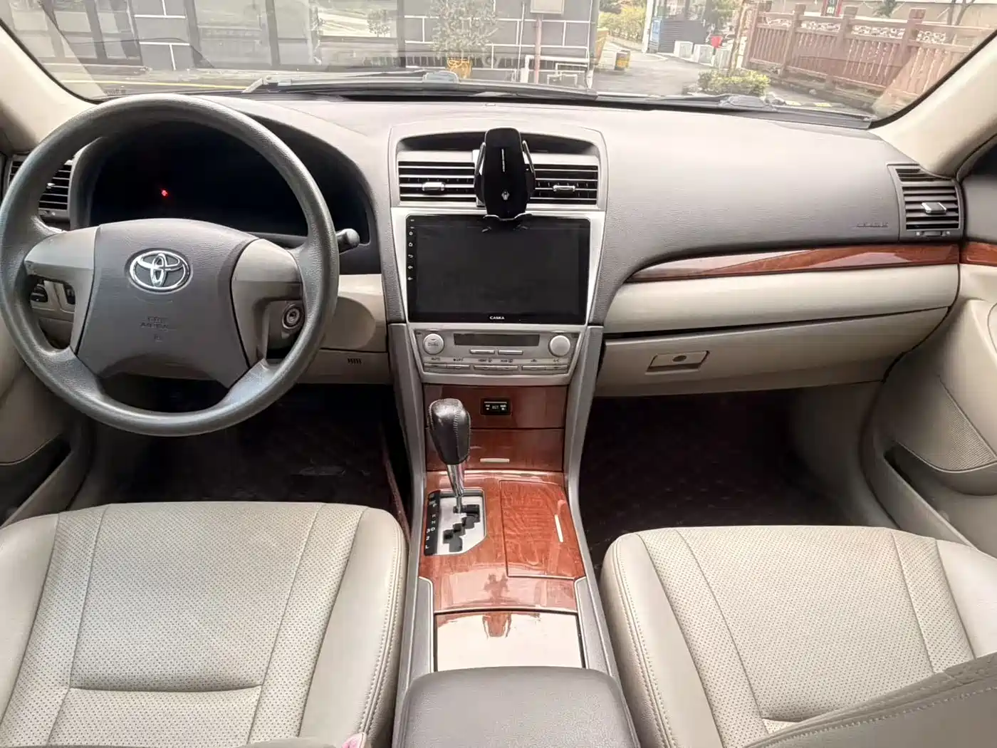 Photo 14 - Toyota Camry