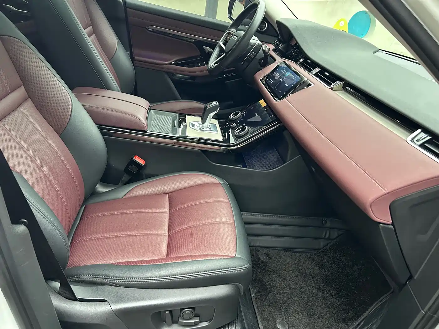 Land Rover Range Rover Evoque 2022 Range Rover Evoque L 249PS R-Dynamic Luxury Edition фото 23