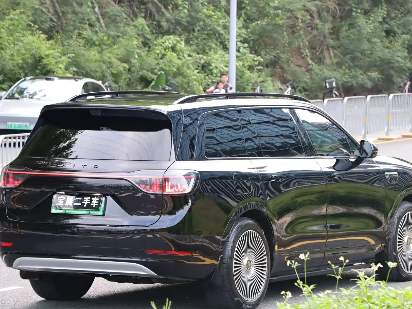 AITO Wenjie AITO M9 2025 Extended Range Ultra 52kWh 6-Seater фото 6
