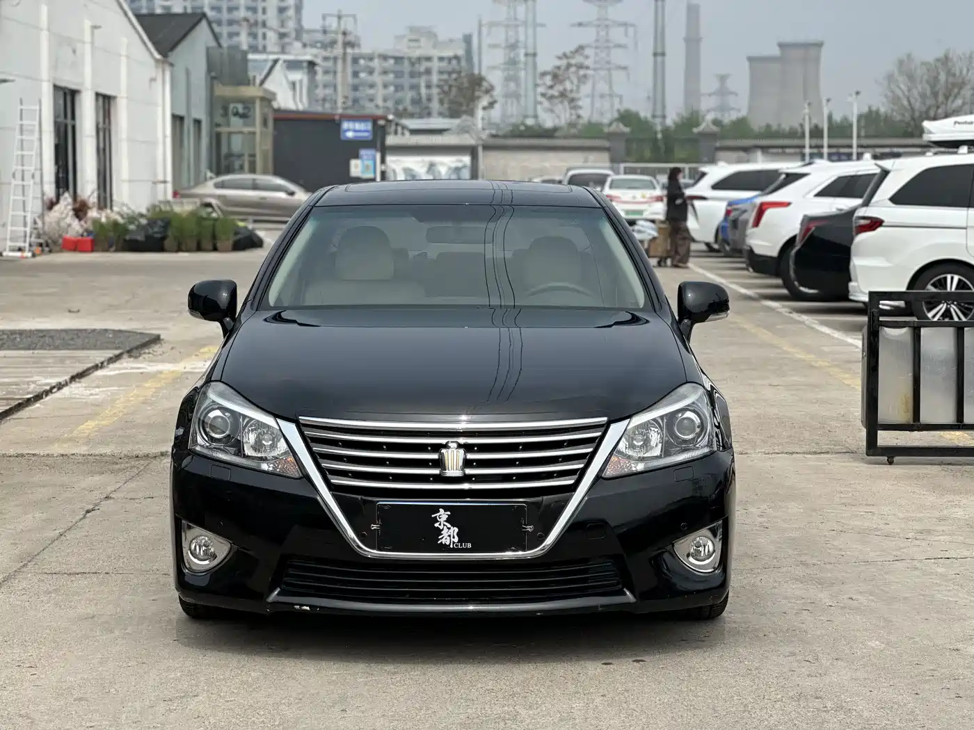 Toyota Crown 2010 2.5L Royal фото 2