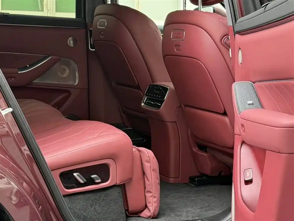 AITO Wenjie AITO M8 2025 Model Extended Range Ultra Edition 53.4kWh 5-Seater фото 7