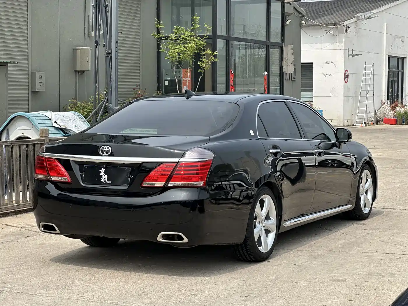 Toyota Crown 2010 2.5L Royal фото 4