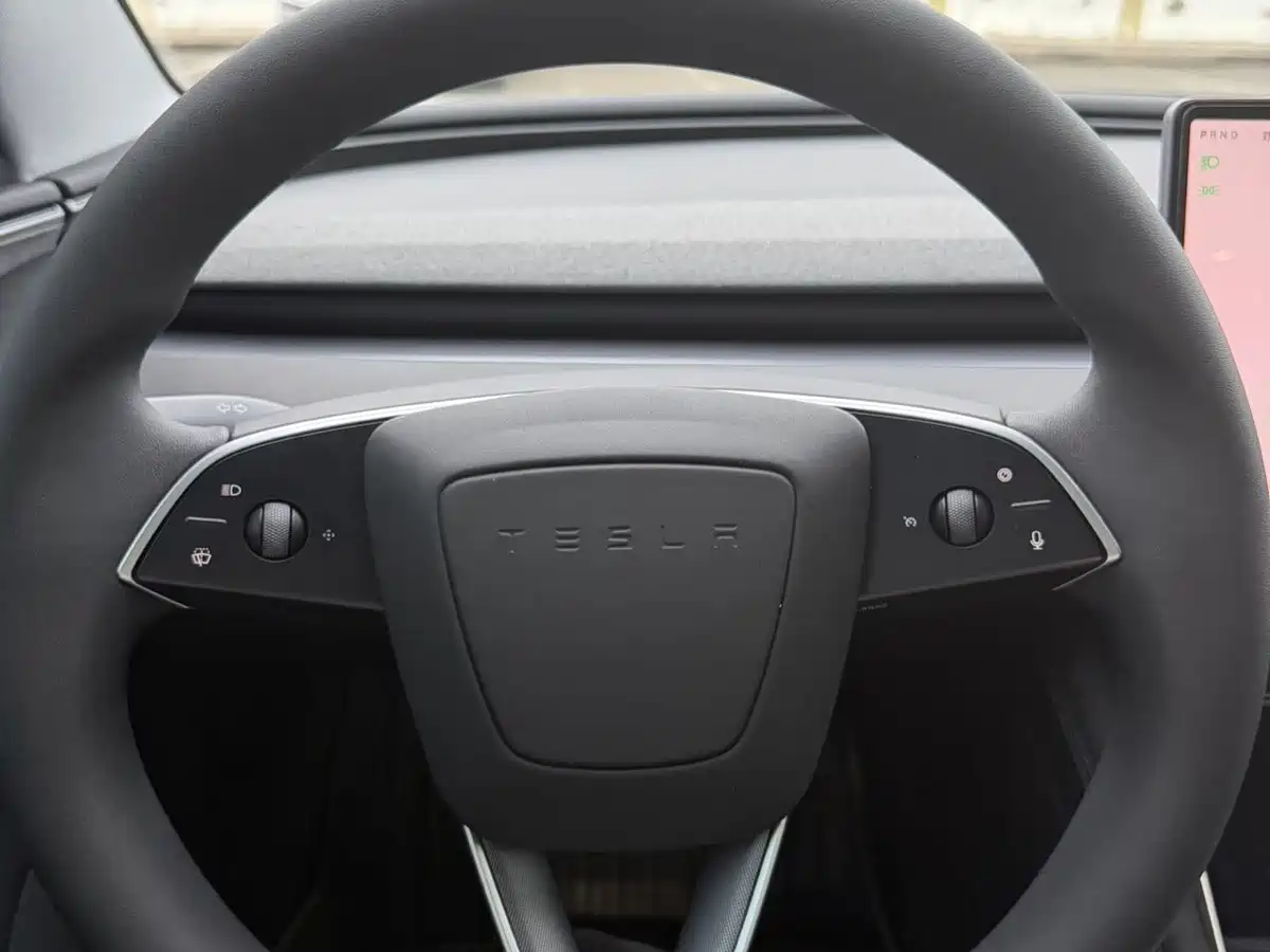 Photo 17 - Tesla Model 3