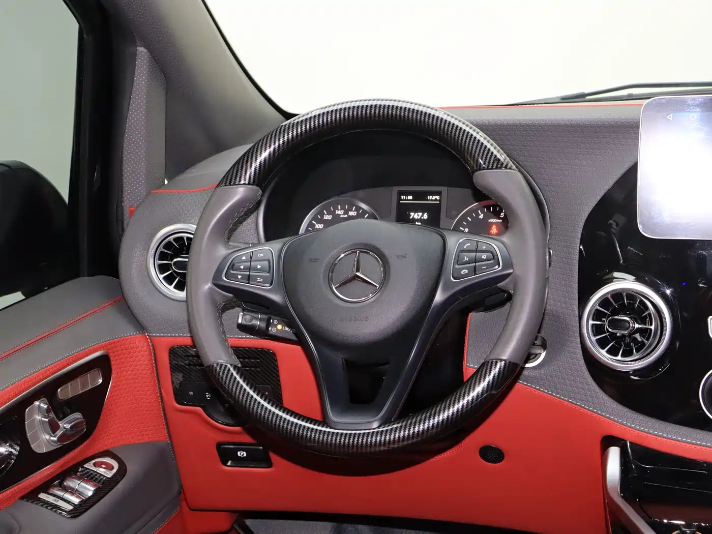 Mercedes-Benz Vito 2023 2.0T Elite 7-Seater фото 18