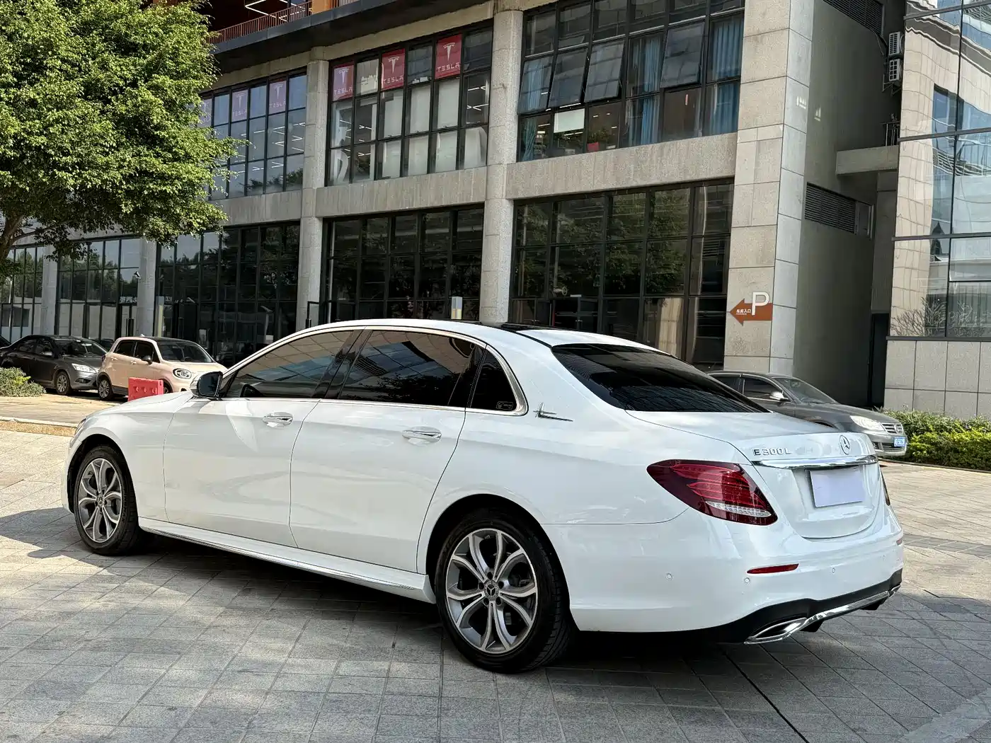Mercedes-Benz E-Class 2020 E 300 L Sport Fashion Model фото 5