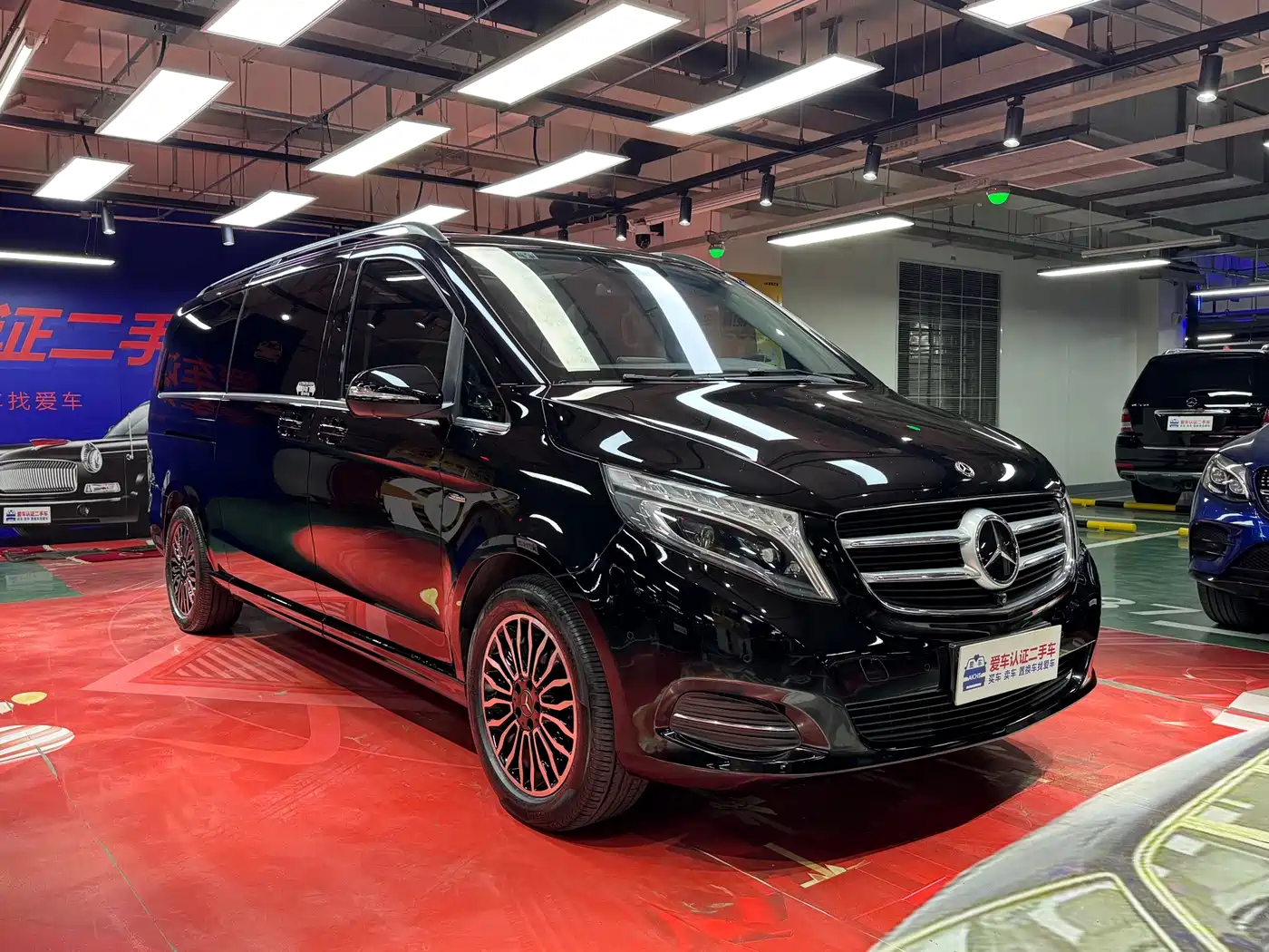 Mercedes-Benz V-Class 2017 Model V 260 L Premium Extended Edition фото 3