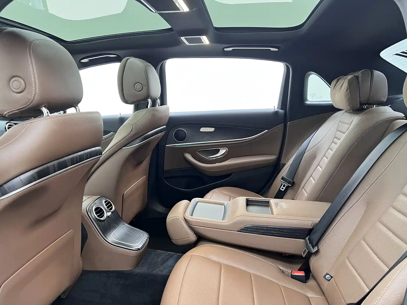 Mercedes-Benz E-Class 2021 E 300 L Sport Fashion фото 28