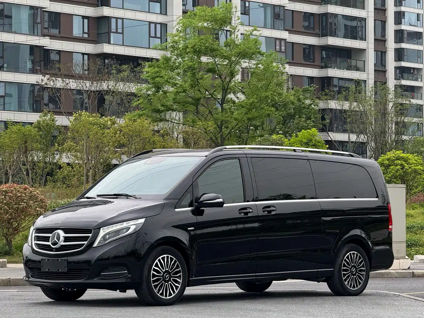 Mercedes-Benz V-Class 2017 Model V 260 L Premium Extended Edition
