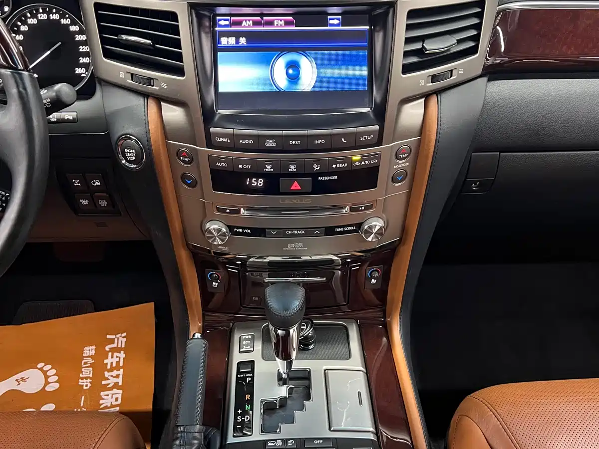 Lexus LX 2013 570 фото 14