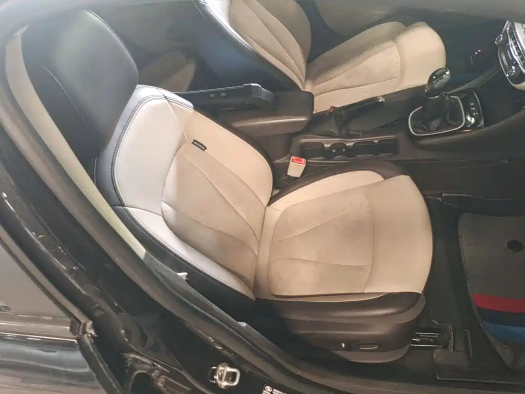 Photo 25 - Buick Verano