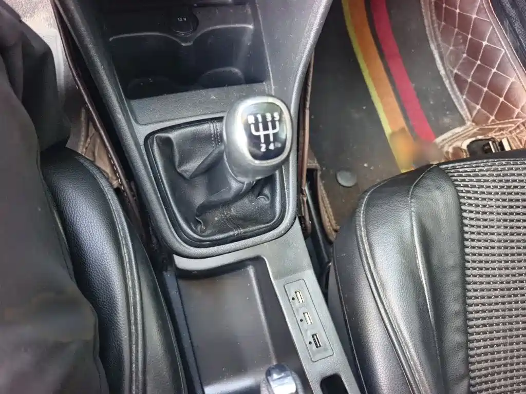 Škoda Rapid 2018 1.4L Manual Standard Edition фото 7