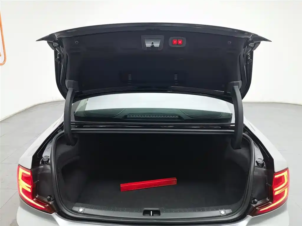 VOLVO S90 PLUG IN HYBRID