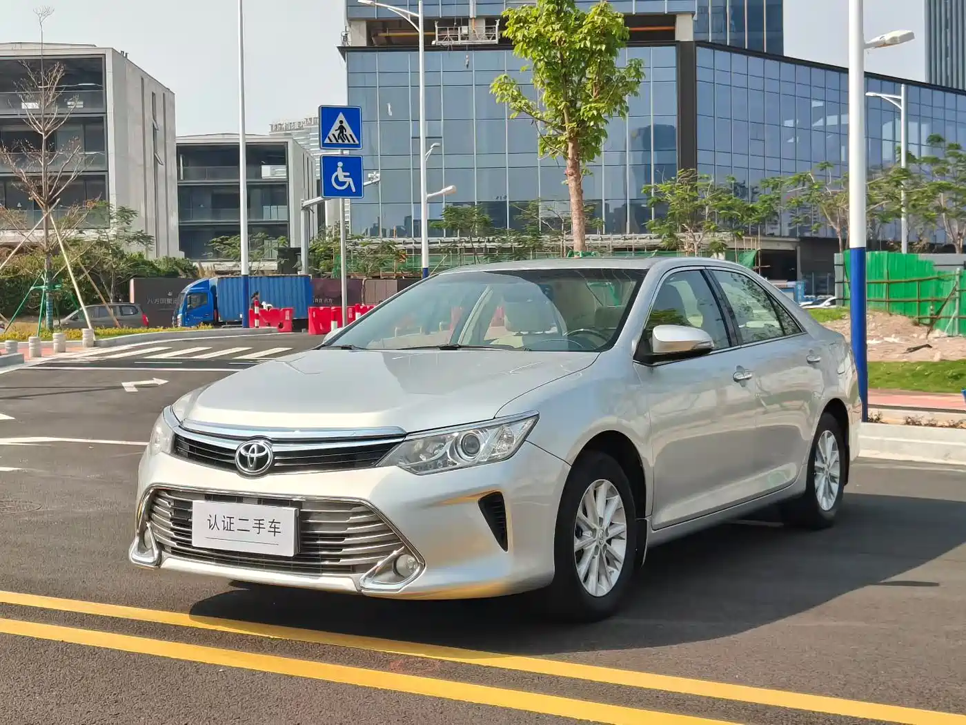Toyota Camry 2015 2.0G Leading Edition