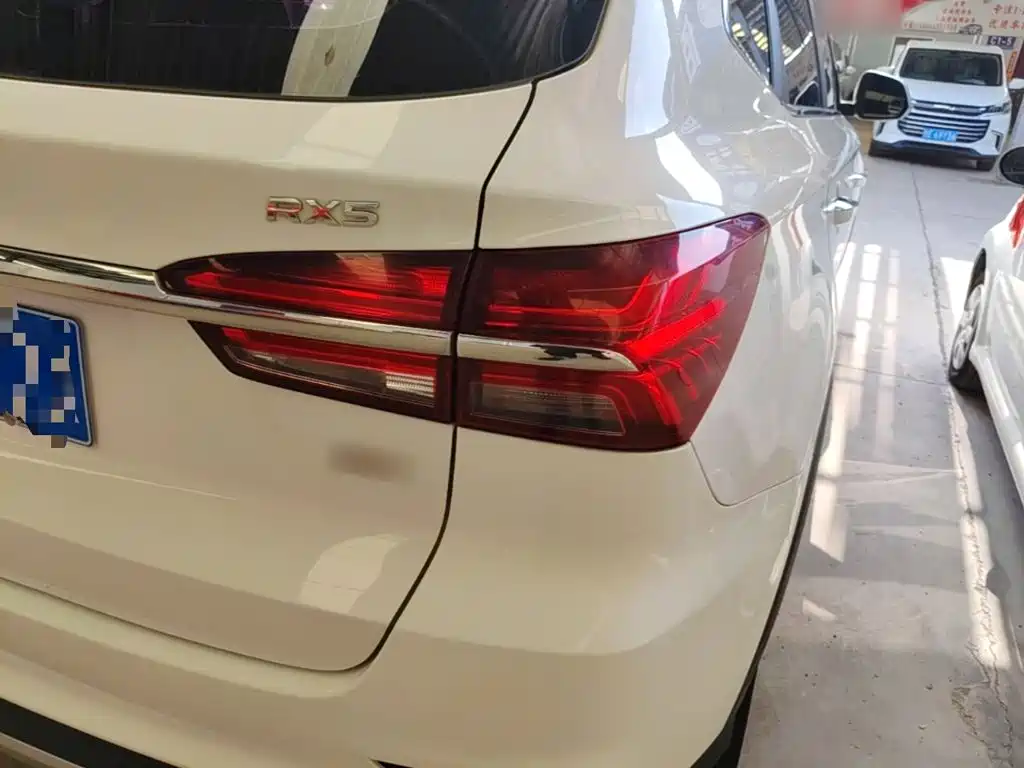 Фото 8 - Roewe RX5