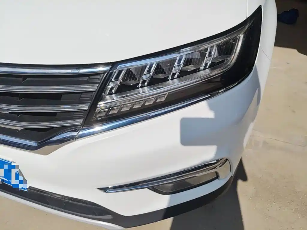 Фото 24 - Roewe RX5