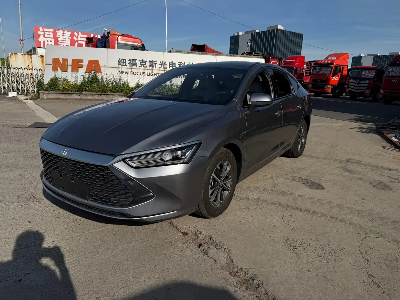 BYD Qin PLUS 2024 Glory Edition DM-i 55KM Leading фото 3