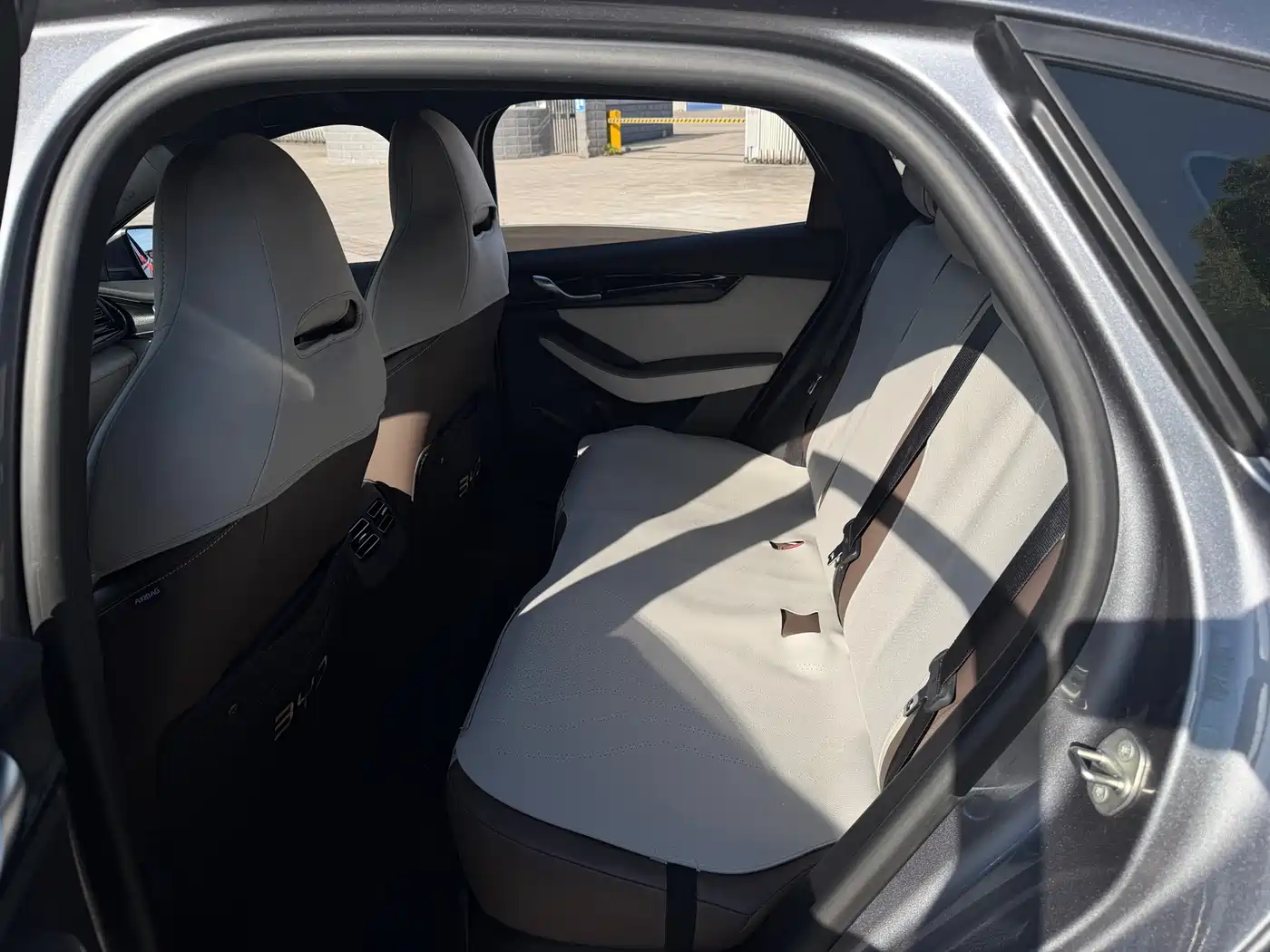 BYD Qin PLUS 2024 Glory Edition DM-i 55KM Leading фото 7