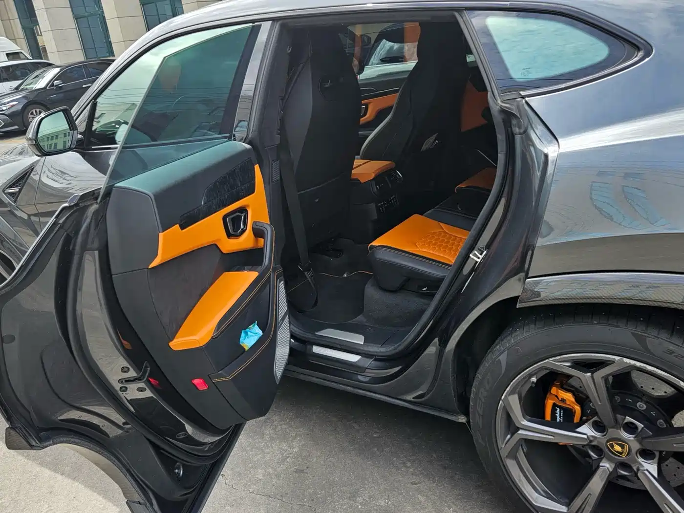 Фото 7 - Lamborghini Urus