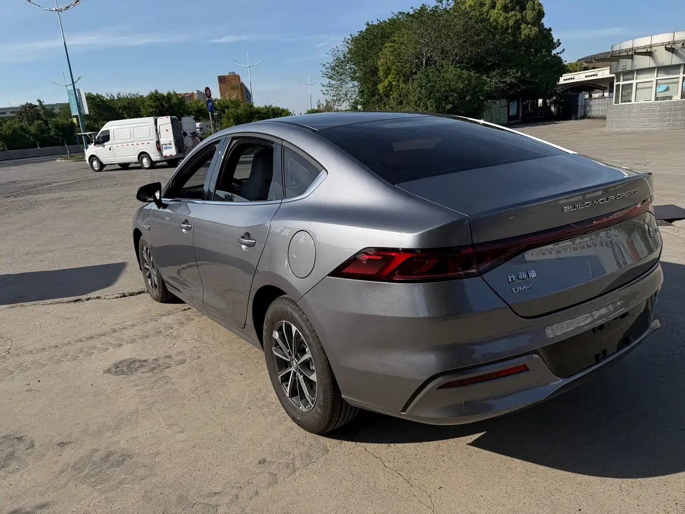 BYD Qin PLUS 2024 Glory Edition DM-i 55KM Leading фото 8