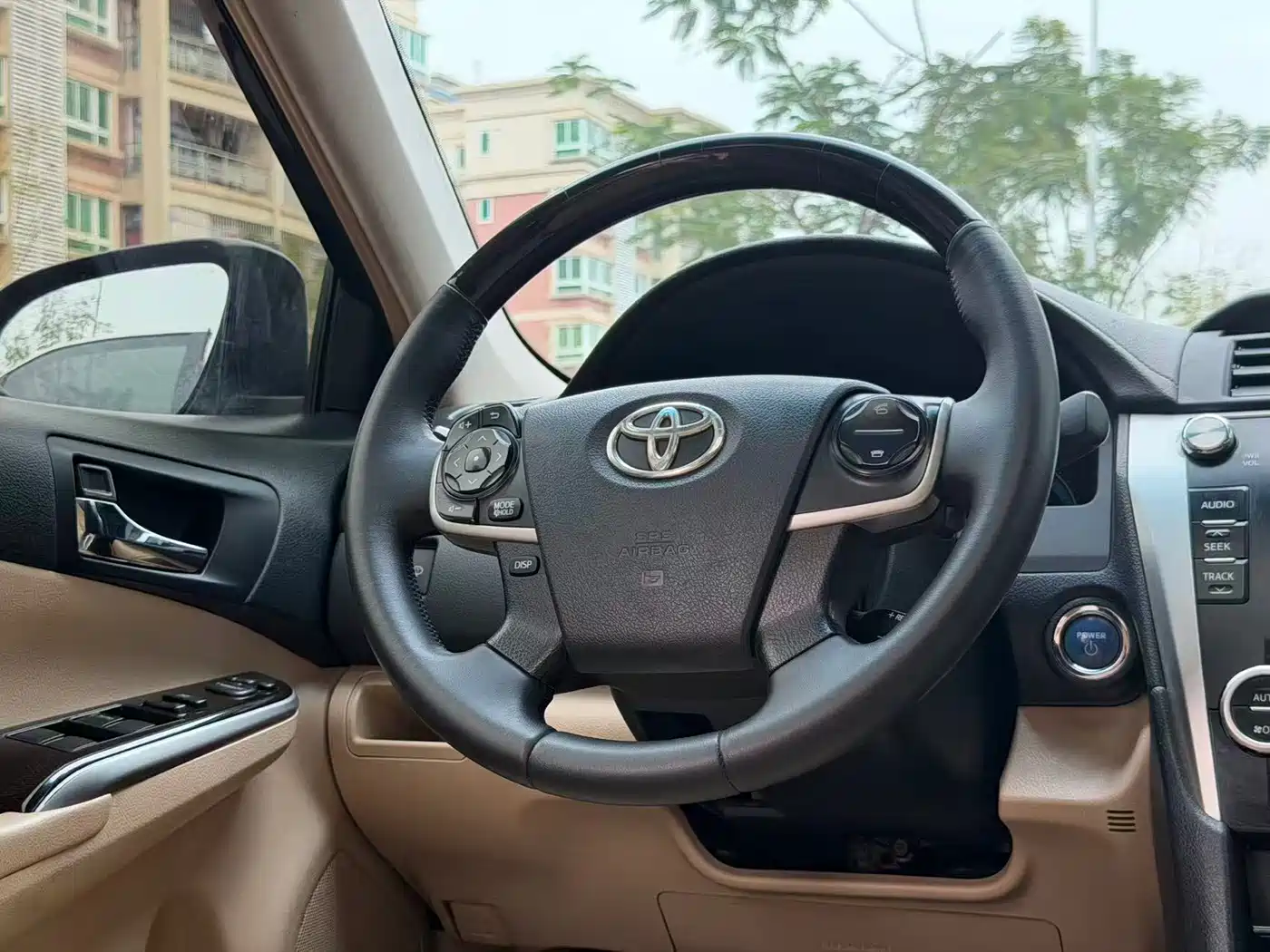 Toyota Camry 2015 Dual Engine 2.5HG Luxury Navigation Edition фото 17