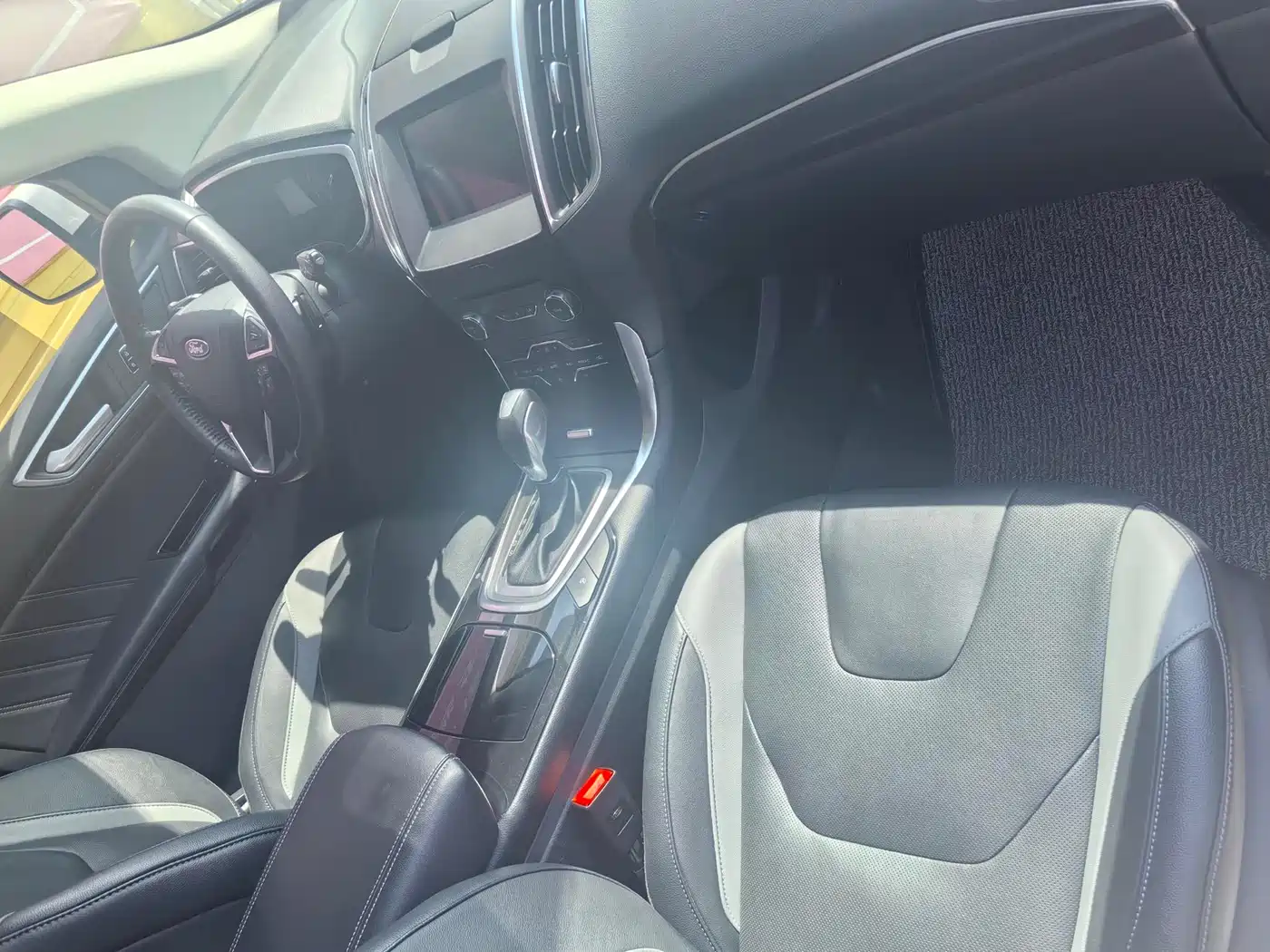 Фото 10 - Ford Edge