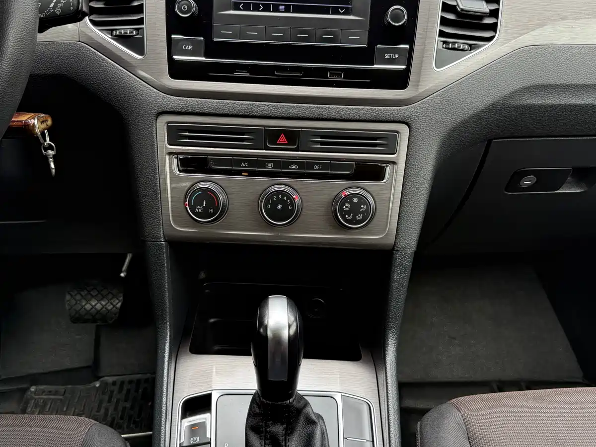Volkswagen Golf Sportsvan 2016 1.6L Automatic Comfort фото 10