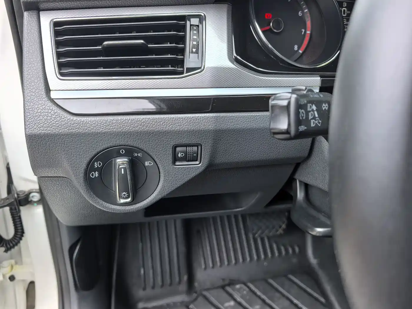 Volkswagen Bora 2017 1.6L Automatic Comfort фото 9