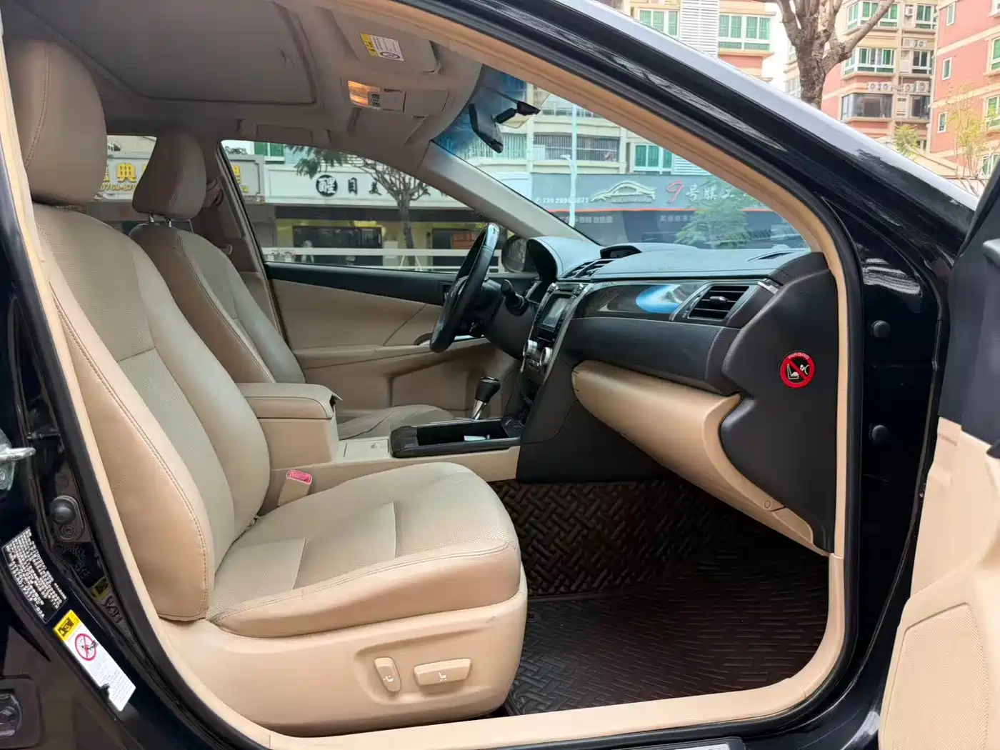 Toyota Camry 2015 Dual Engine 2.5HG Luxury Navigation Edition фото 11