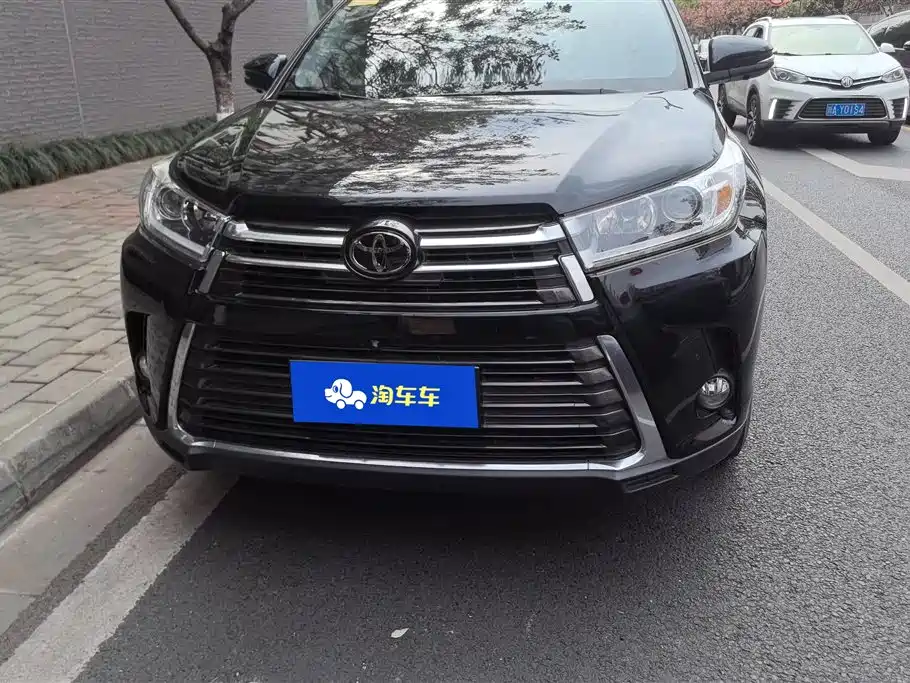 TOYOTA HIGHLANDER