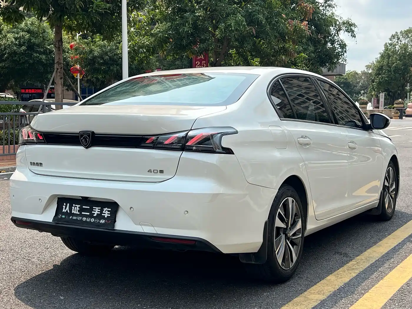 PEUGEOT 408